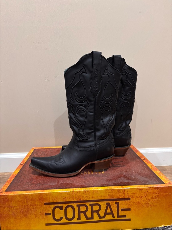 Corral Shoes - Corral Black Snip Toe Boots